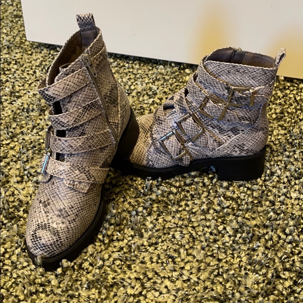 Faux snakeskin Boots